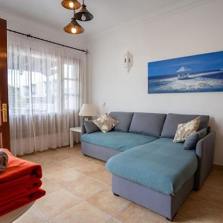 Beautiful Home In Lanzarote 5 Mins From Marina 플라야블랑카 외부 사진