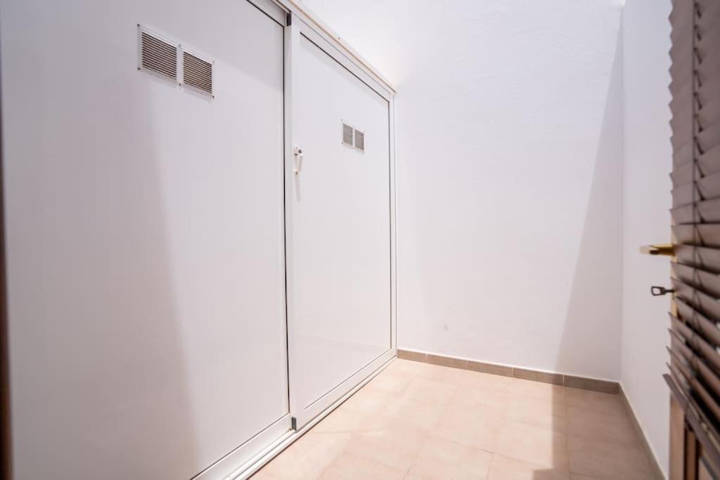 Beautiful Home In Lanzarote 5 Mins From Marina 플라야블랑카 외부 사진