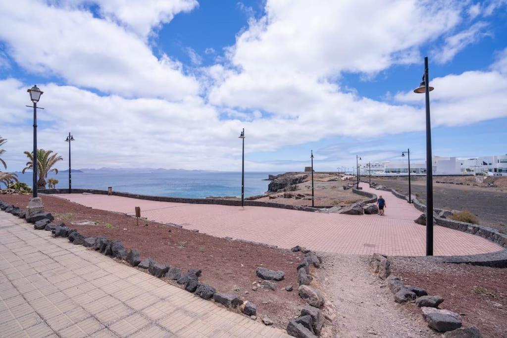 Beautiful Home In Lanzarote 5 Mins From Marina 플라야블랑카 외부 사진