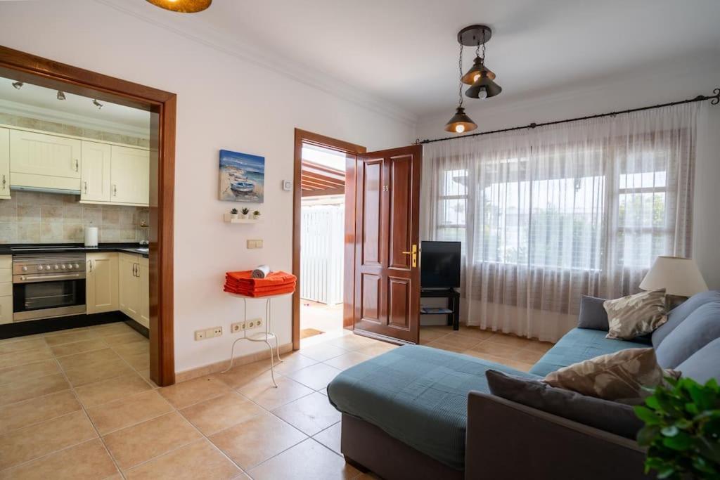 Beautiful Home In Lanzarote 5 Mins From Marina 플라야블랑카 외부 사진