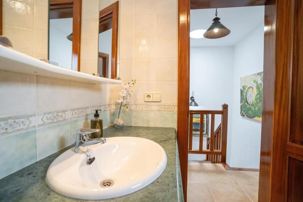 Beautiful Home In Lanzarote 5 Mins From Marina 플라야블랑카 외부 사진