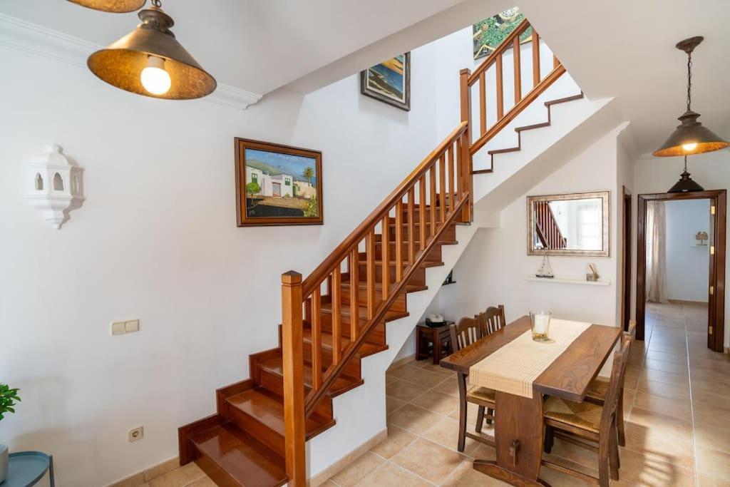 Beautiful Home In Lanzarote 5 Mins From Marina 플라야블랑카 외부 사진