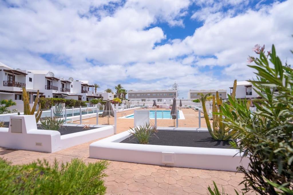 Beautiful Home In Lanzarote 5 Mins From Marina 플라야블랑카 외부 사진
