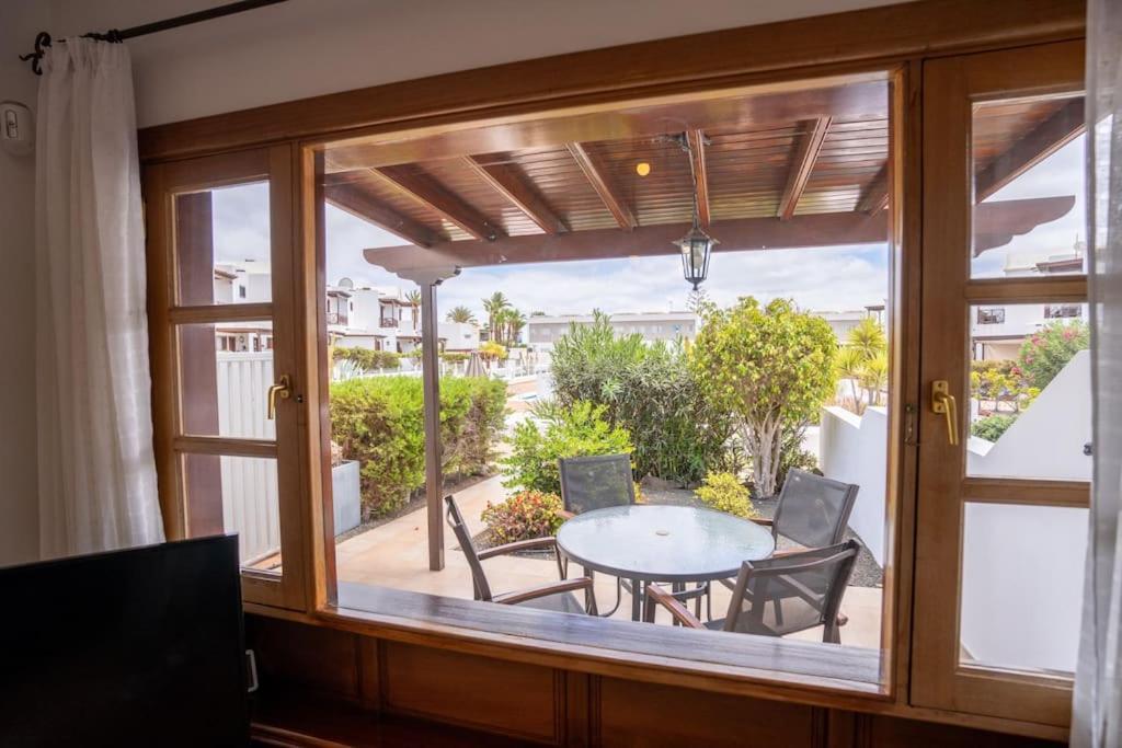 Beautiful Home In Lanzarote 5 Mins From Marina 플라야블랑카 외부 사진