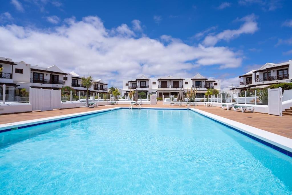 Beautiful Home In Lanzarote 5 Mins From Marina 플라야블랑카 외부 사진